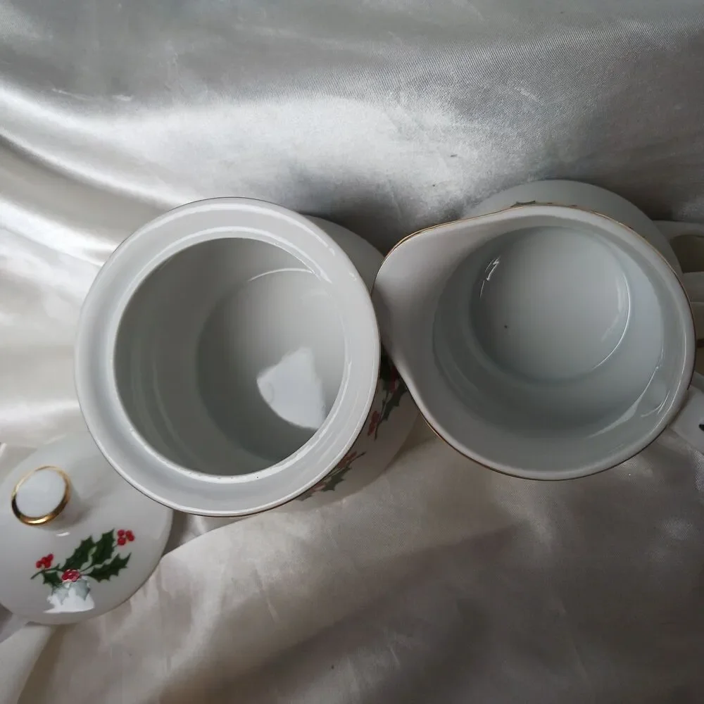 CHRISTMAS HOLLY CREAMER & COVERED SUGAR BOWL SET